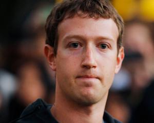 Un roman l-a dat in judecata pe Mark Zuckerberg