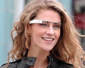 Ochelarii Google Glass vor avea lentile corectoare de vedere