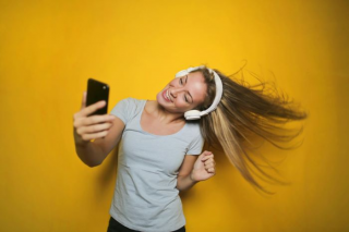 Noutati Meta: Tab Video si functii Gen AI pentru cresterea performantei campaniilor publicitare