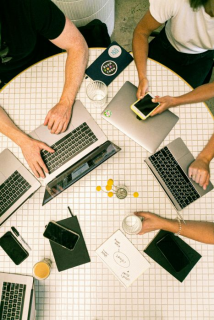 Marketing in 2025: Top 5 tendinte care vor defini viitorul