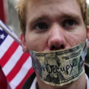 Miscarea Occupy Wall Street ia cu asalt internetul