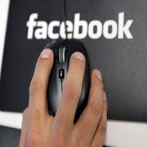 Cine se uita mai putin pe Facebook si de ce