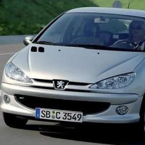 Peugeot reaminteste de bucuria cumpararii unei noi masini