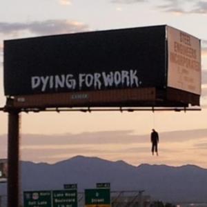 Cand promovarea merge prea departe: Billboard cu spanzurati