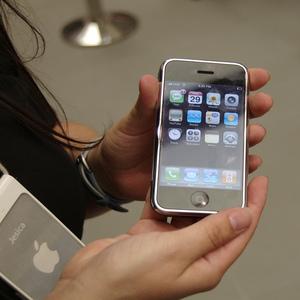 Hot prins in 30 de minute cu iPhone-ul ascuns in pantof